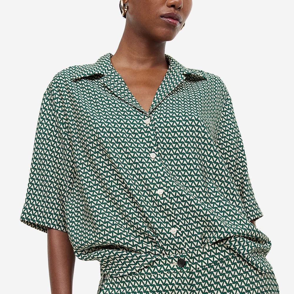 H&M Oversized Resort Shirt in Dark Green Patterned Size M